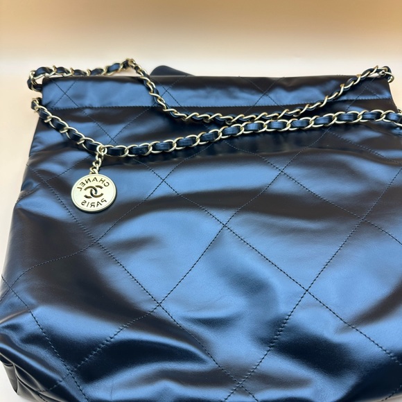 Chanel hobo bag authentic. Pre owned. - Picture 11 of 16